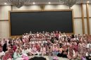 150 pecinta yoga saat foto bersama di MYZE Hotel Sumenep by ARTOTEL (Za - garudajatim.com)