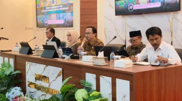 Kepala Badan Perencanaan Pembangunan Daerah (Bappeda) Kabupaten Sumenep, Arif Firmanto saat menyampaikan tentang pengentasan kemiskinan (Za - garudajatim.com)