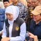 Wakil Bupati Sumenep, KH Imam Hasyim(bertopi) saat menemani Gubernur Jawa Timur Khofifah Indar Parawansa (Istimewa - garudajatim.com)