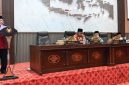 Wakil Bupati Sumenep, KH. Imam Hasyim, saat menyampaikan dasar perhitungan dana cadangan Pemilihan Kepala Daerah (Za - garudajatim.com)