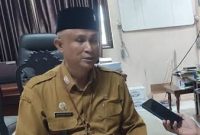 Kepala Disdik Sumenep, Mohamad Iksan, saat diwawancarai di kantornya (Istimewa - garudajatim.com)