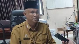 Kepala Disdik Sumenep, Mohamad Iksan, saat diwawancarai di kantornya (Istimewa - garudajatim.com)