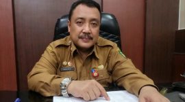 Kepala DPMD Sumenep, Achmad Dzulkarnain, saat ditemui diruang kerjanya (Istimewa - garudajatim.com)