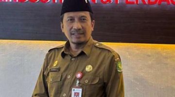Kepala DKUPP Sumenep, Moh. Ramli, saat ditemui di ruang kerjanya (Istimewa - garudajatim.com)