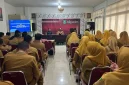 Kepala BKPSDM Kabupaten Sumenep, Benny Irawan, saat memberikan arahan kepada ASN yang akan Purnabakti (Istimewa - garudajatim.com)