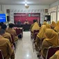 Kepala BKPSDM Kabupaten Sumenep, Benny Irawan, saat memberikan arahan kepada ASN yang akan Purnabakti (Istimewa - garudajatim.com)